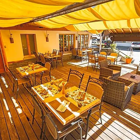 Restaurant Les Lilas מלון 3*